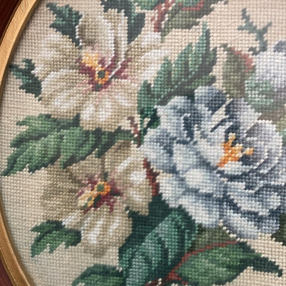 Vintage Needlework flowers in golden worked wood frame - Picture 5 of 16